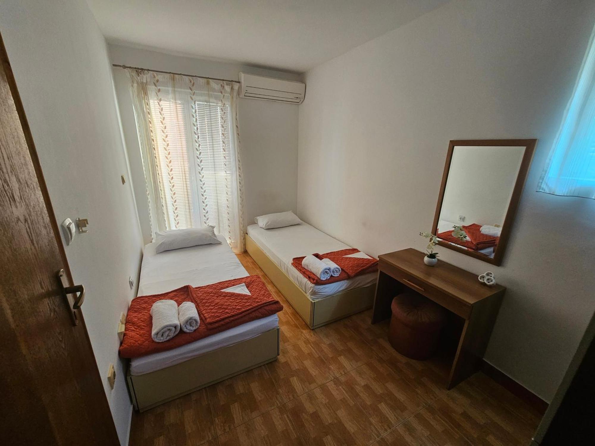 Apartments Drobni Pijesak Petrovac Rum bild