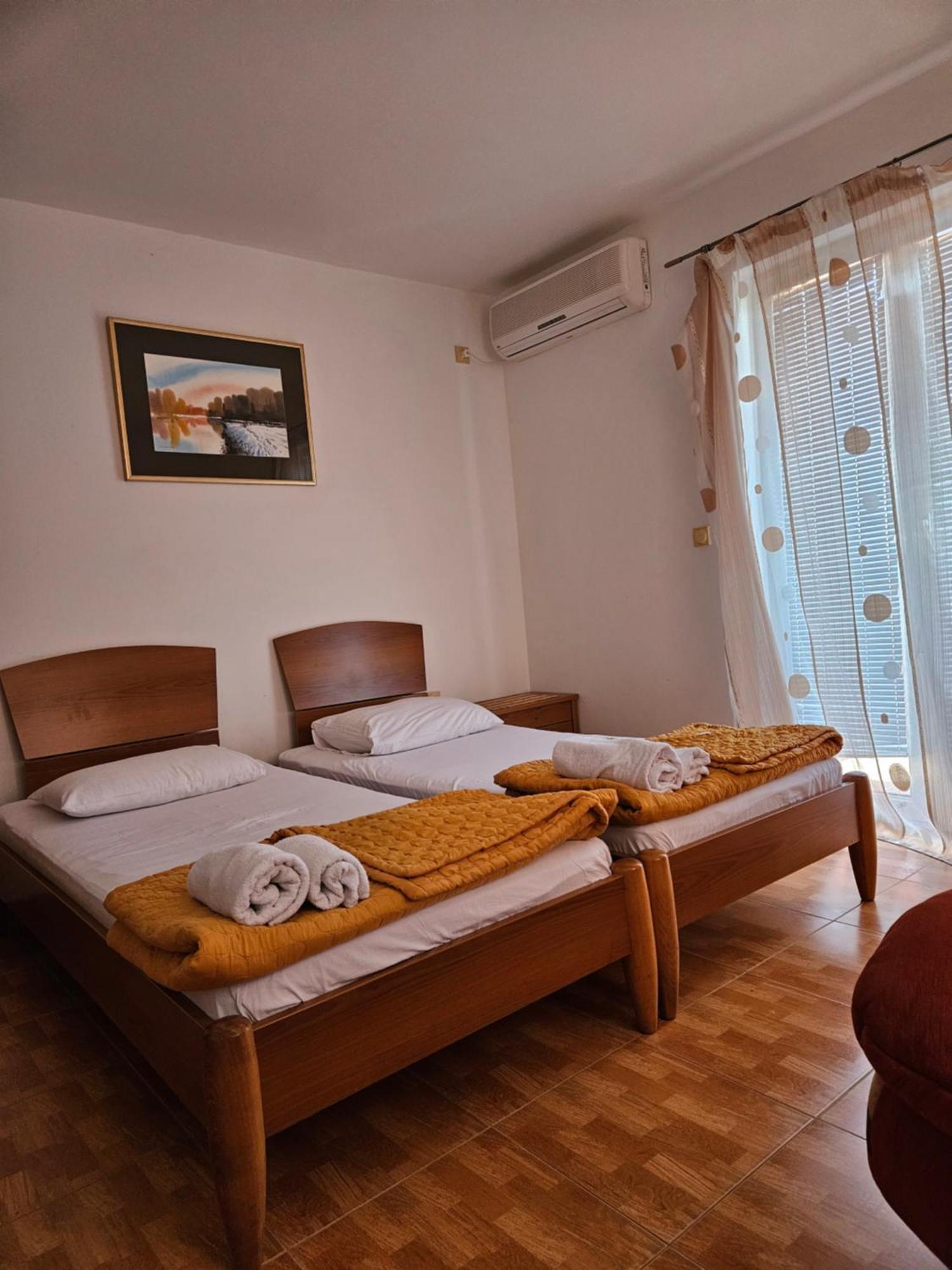 Apartments Drobni Pijesak Petrovac Rum bild