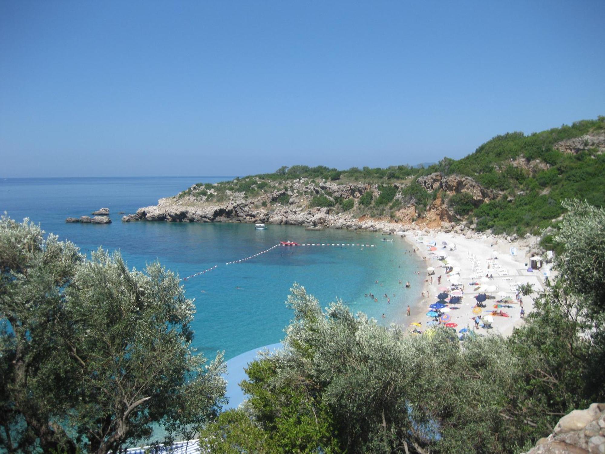 Apartments Drobni Pijesak Petrovac Exteriör bild