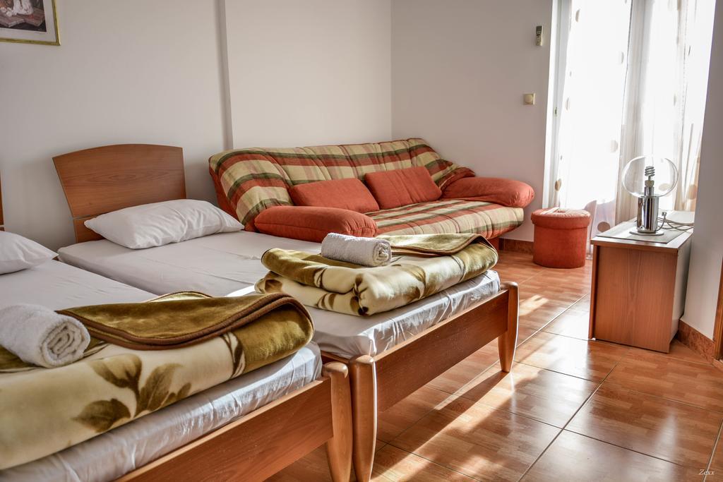 Apartments Drobni Pijesak Petrovac Exteriör bild