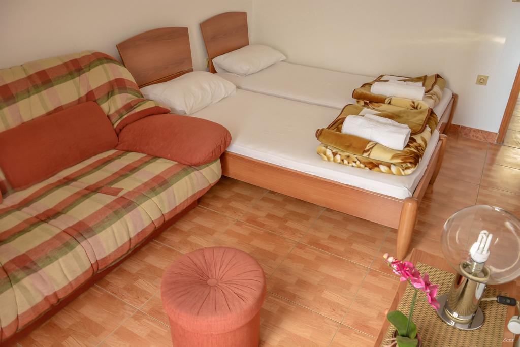 Apartments Drobni Pijesak Petrovac Exteriör bild