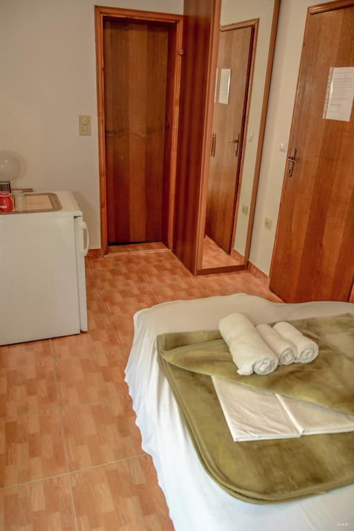 Apartments Drobni Pijesak Petrovac Exteriör bild
