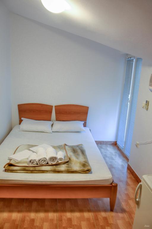Apartments Drobni Pijesak Petrovac Exteriör bild