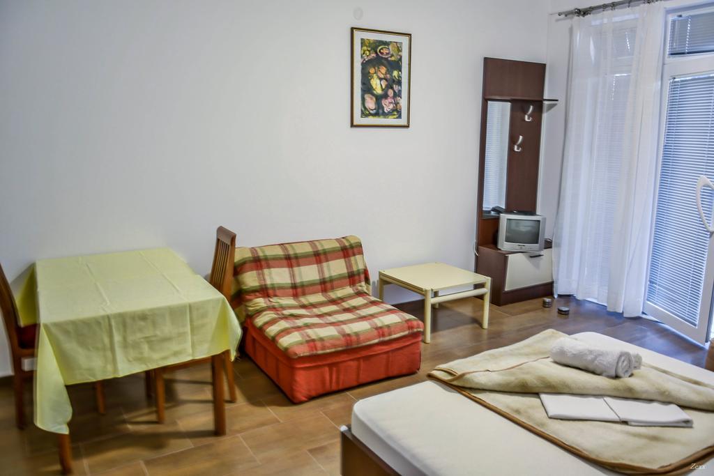 Apartments Drobni Pijesak Petrovac Exteriör bild