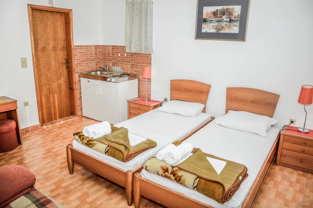 Apartments Drobni Pijesak Petrovac Exteriör bild
