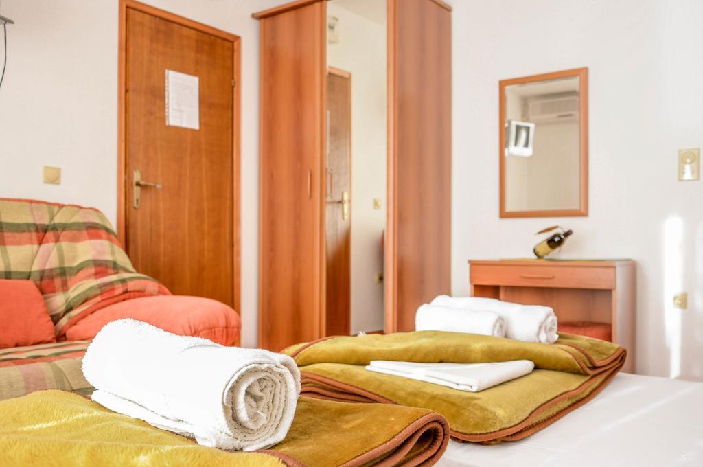 Apartments Drobni Pijesak Petrovac Exteriör bild
