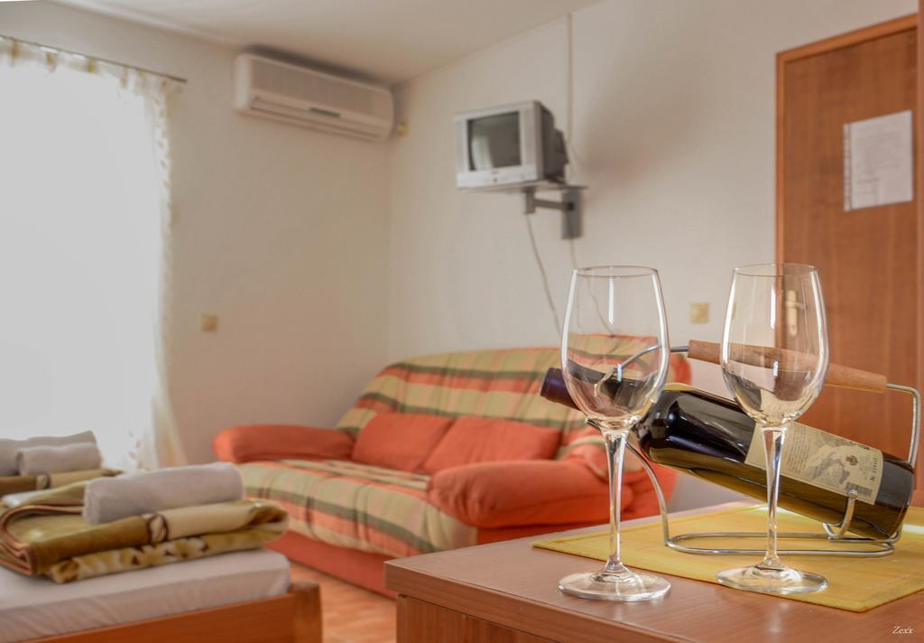 Apartments Drobni Pijesak Petrovac Exteriör bild
